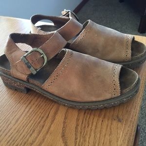 Bass open toe leather clogs